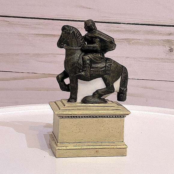 DEPARTMENT 56 - Village Monuments - Heritage Village - Picture 5 of 12